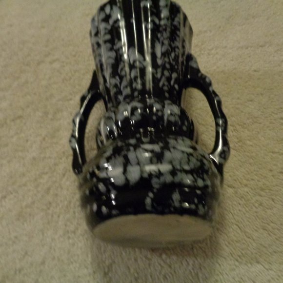 VINTAGE BLACK & WHITE MOTTLED POTTERY VASE - Picture 4 of 7
